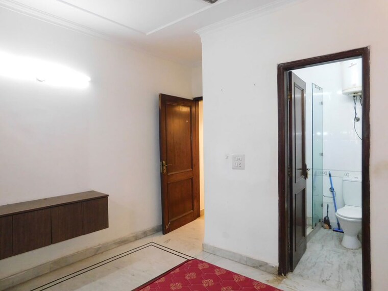 Room, friends colony 1 Bedroom 500 Sq.Yd. Builder Floor In Friends Colony Delhi 10452088