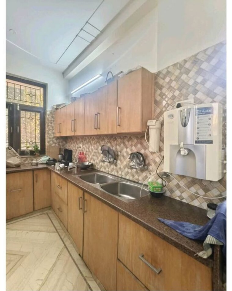 Kitchen, palam vihar 3.5 Bedroom 2100 Sq.Yd. Builder Floor In Palam Vihar Gurgaon 10452083