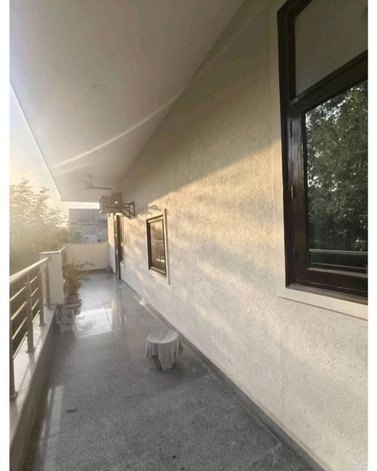 Balcony, palam vihar 3.5 Bedroom 2100 Sq.Yd. Builder Floor In Palam Vihar Gurgaon 10452083