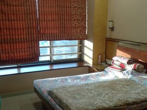 Bedroom in 2.5 BHK Apartment at Oberoi Realty Springs, Andheri West – for Rent