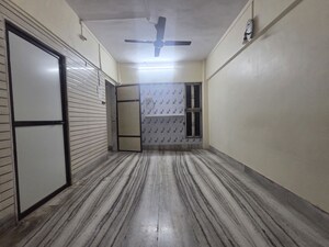 Room in 3 BHK Apartment at Topiwala CHS, Goregaon West – for Rent