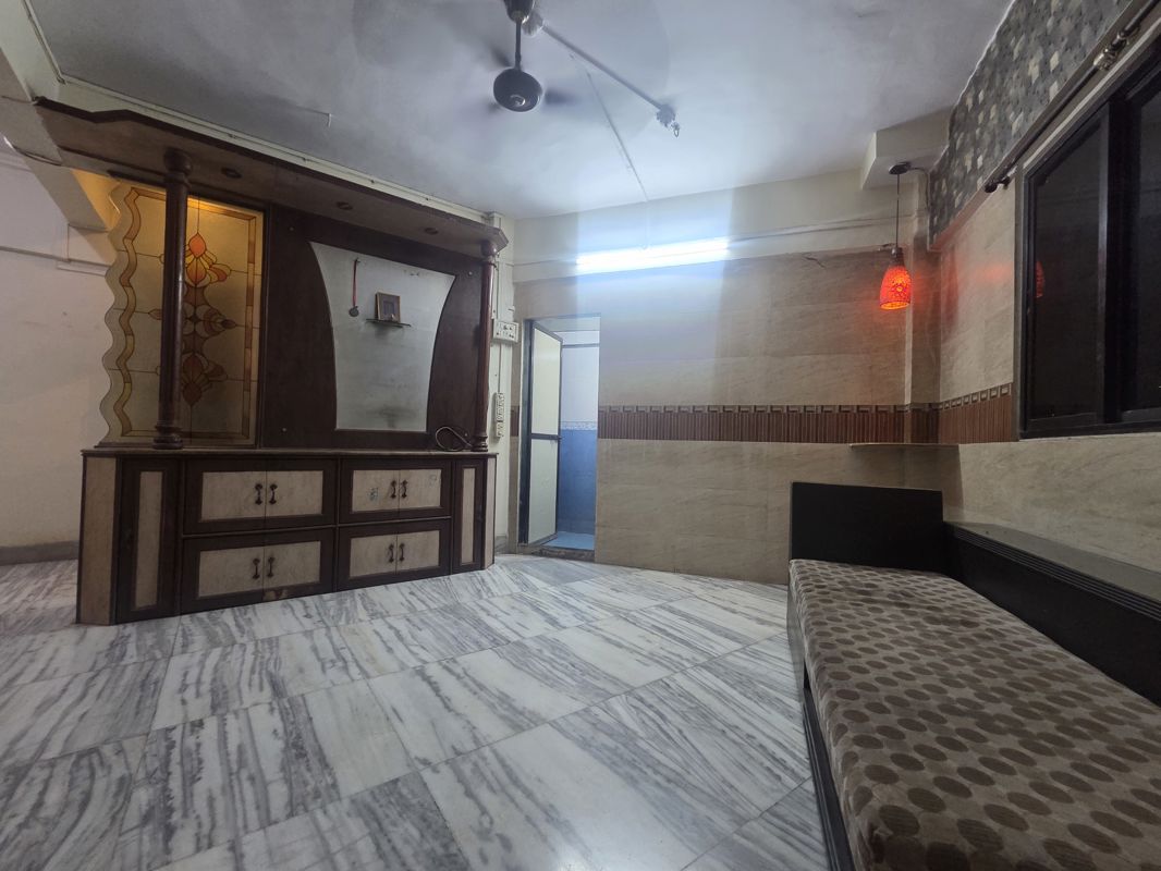 3 BHK 900 Sq.Ft. Apartment in Topiwala CHS