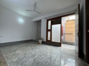 Room in 2 BHK Apartment at Chattarpur – for Rent