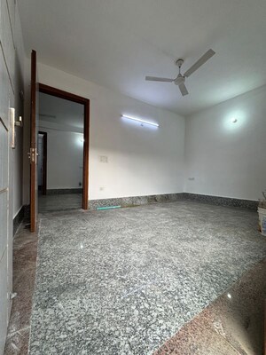 Room in 2 BHK Apartment at Chattarpur – for Rent