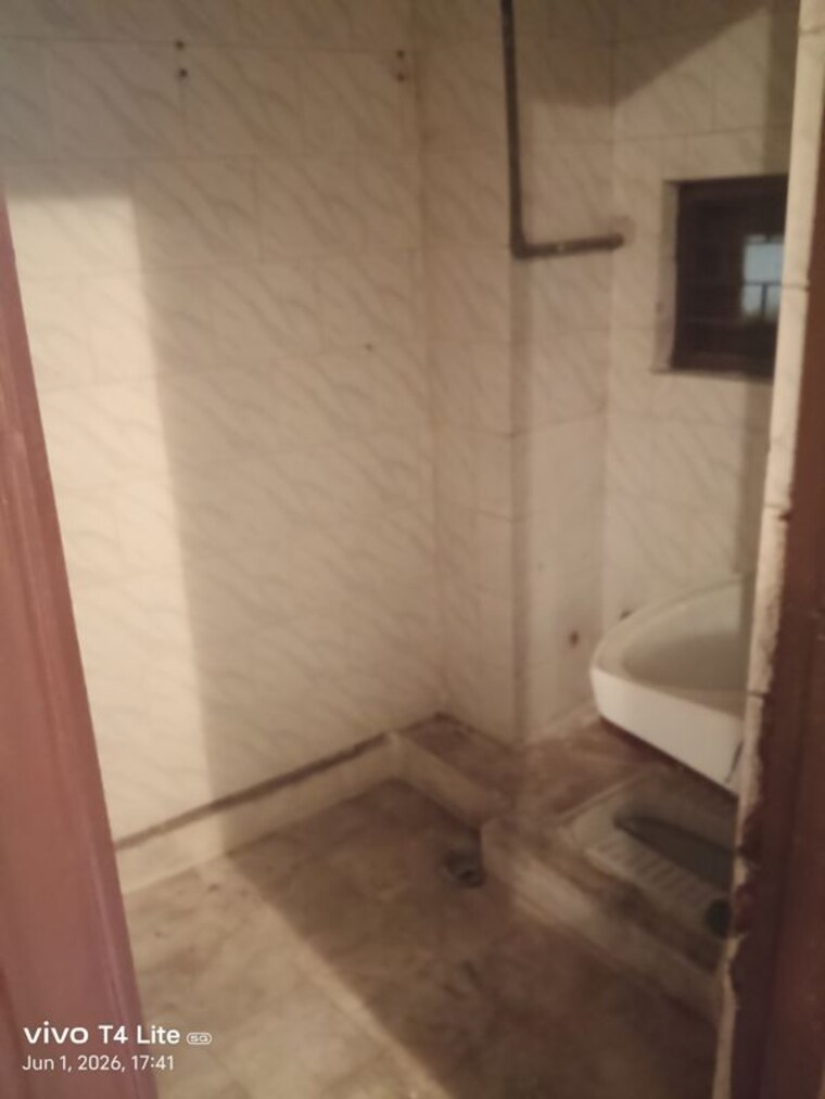 Bathroom, malviya nagar 1 Bedroom 50 Sq.Yd. Builder Floor In Malviya Nagar Delhi 10452151