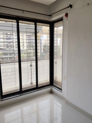 Room in 2 BHK Apartment at Satguru Solitaire, Thane West – for Rent