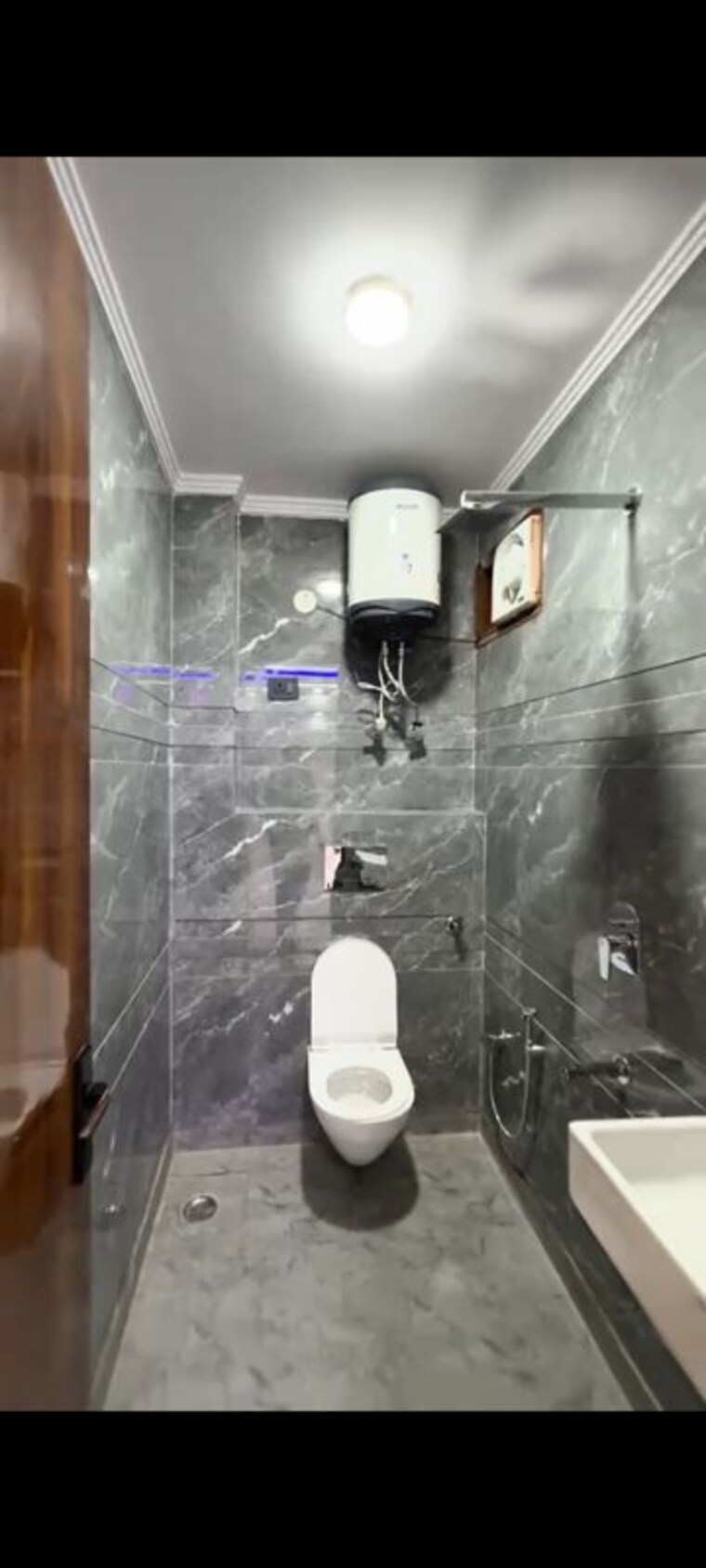 Bathroom, kalkaji 3.5 Bedroom 900 Sq.Ft. Builder Floor In Kalkaji Delhi 10452200
