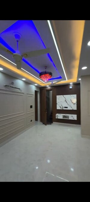 Furnished Amenities in 3.5 BHK Builder Floor at Kalkaji – for Sale