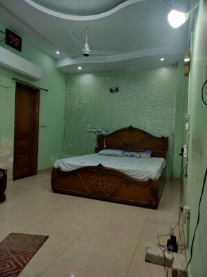 Bedroom in 2 BHK Builder Floor at Sector 50 – for Rent