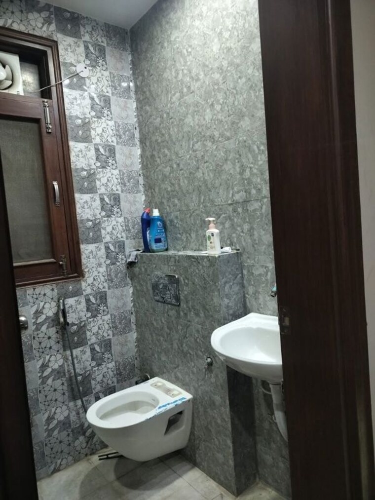 Bathroom, sector 50 2 Bedroom 1500 Sq.Ft. Builder Floor In Sector 50 Noida 10452206