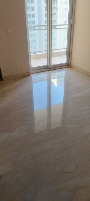 Room in 3.5 BHK Apartment at Ambience Tivertone, Sector 50 – for Rent