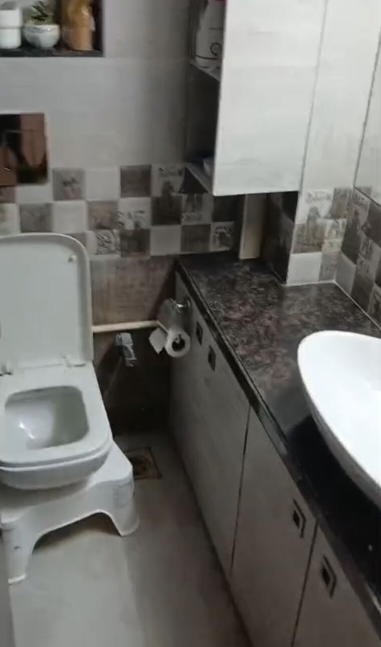 Attached Bathroom, rajkamal-chs-andheri 2 Bedroom 760 Sq.Ft. Apartment In Andheri West Mumbai 10452255
