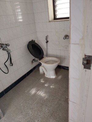 Bathroom in 2 BHK Apartment at Magnum Tower CHS, Andheri West – for Sale