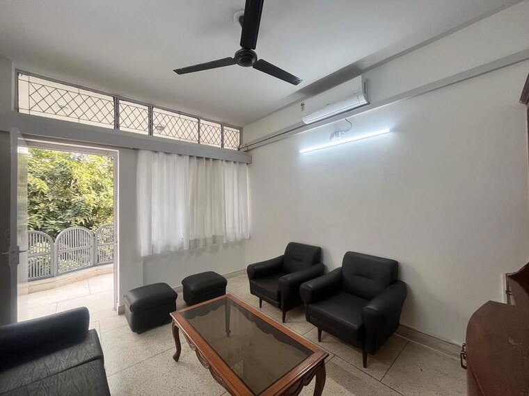 Living Room, sukhdev vihar 4 Bedroom 300 Sq.Yd. Builder Floor In Sukhdev Vihar Delhi 10452287