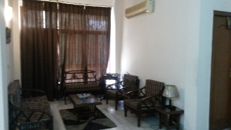 Living Room, sector 15 2 Bedroom 112 Sq.Mt. Builder Floor In Sector 15 Noida 10452310