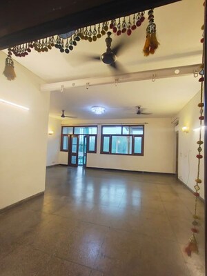 Room in 2 BHK Builder Floor at Vasant Vihar – for Rent