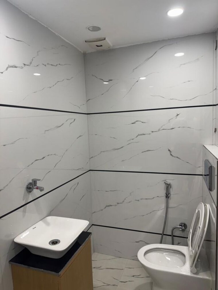 Bathroom, connaught place Commercial Office Space 850 Sq.Ft. In Connaught Place Delhi 10452380