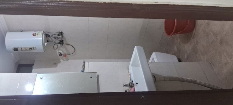 Bathroom, sarita vihar 1 Bedroom 700 Sq.Ft. Apartment In Sarita Vihar Delhi 10452399