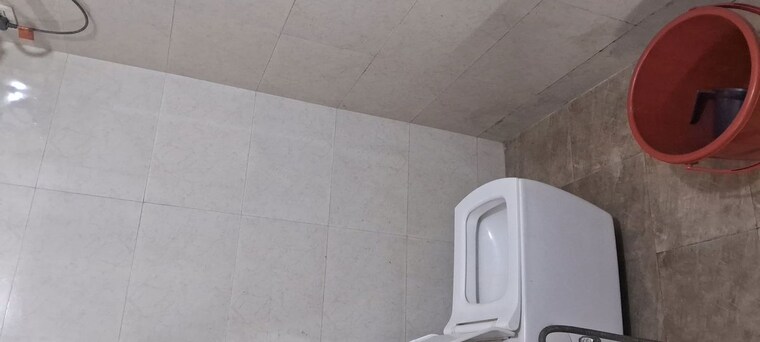 Bathroom, sarita vihar 1 Bedroom 700 Sq.Ft. Apartment In Sarita Vihar Delhi 10452399