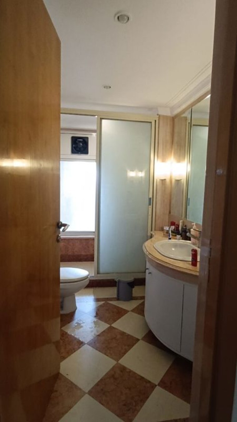 Bathroom, hiranandani-gardens-tivoli 4 Bedroom 4500 Sq.Ft. Apartment In Powai Mumbai 10452405