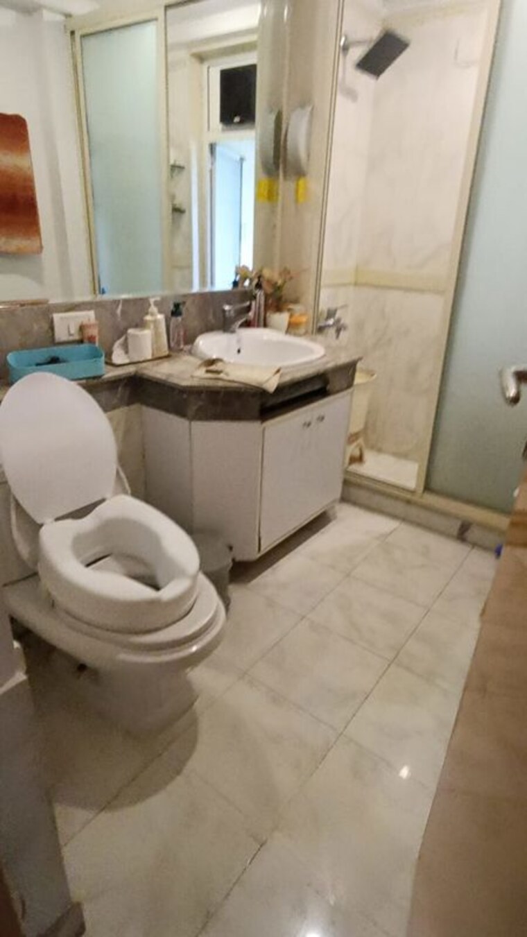Bathroom, hiranandani-gardens-tivoli 4 Bedroom 4500 Sq.Ft. Apartment In Powai Mumbai 10452405