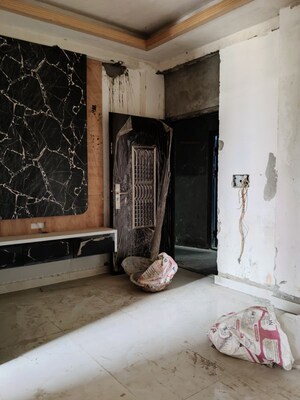 Living Room in 1 BHK Builder Floor at Sector 73 – for Sale