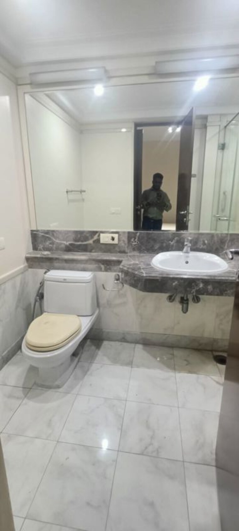 Bathroom, hiranandani-gardens-tivoli 4 Bedroom 4575 Sq.Ft. Apartment In Powai Mumbai 10452423
