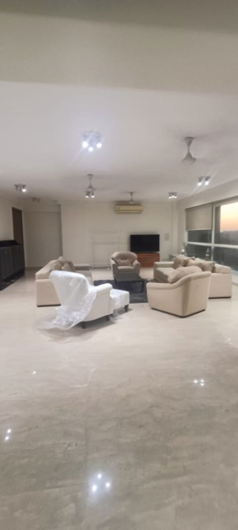 Living Room, hiranandani-gardens-tivoli 4 Bedroom 4575 Sq.Ft. Apartment In Powai Mumbai 10452423