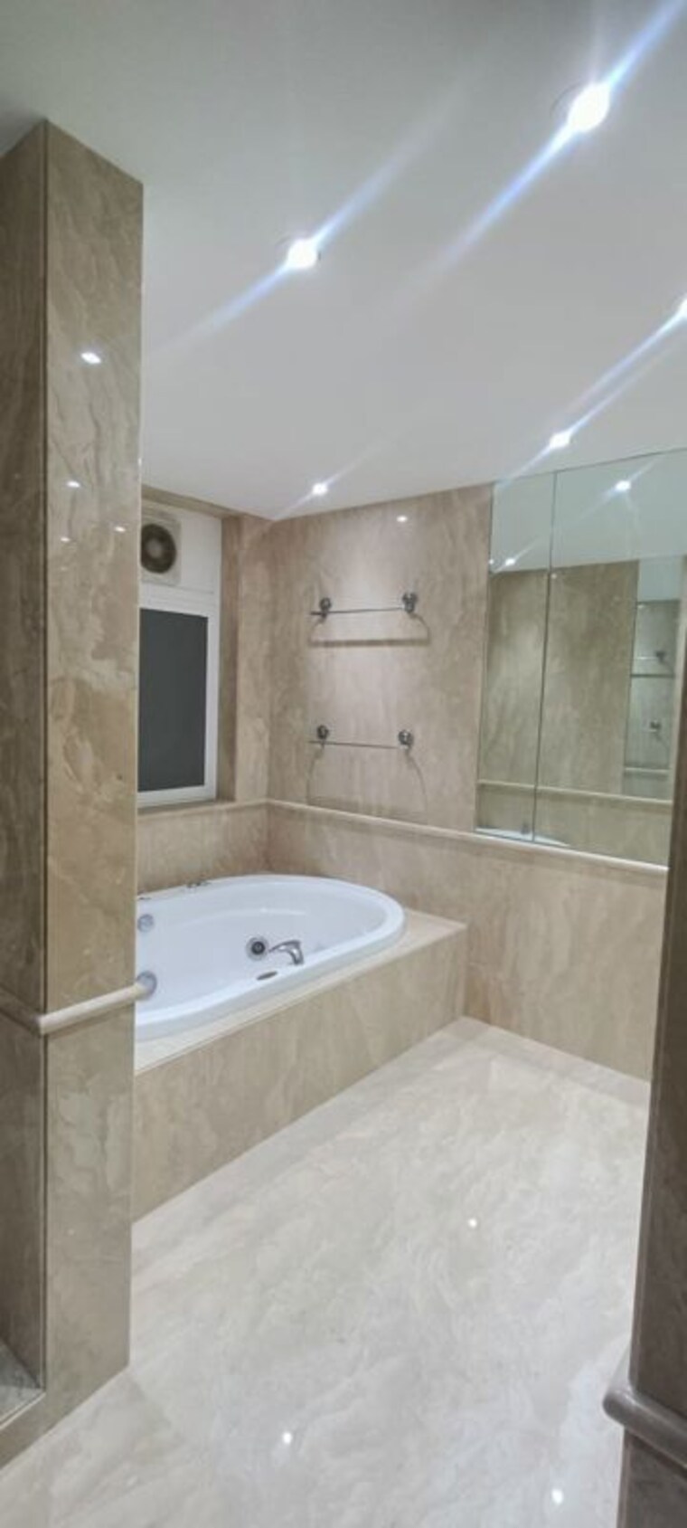 Bathroom, hiranandani-gardens-tivoli 4 Bedroom 4575 Sq.Ft. Apartment In Powai Mumbai 10452423