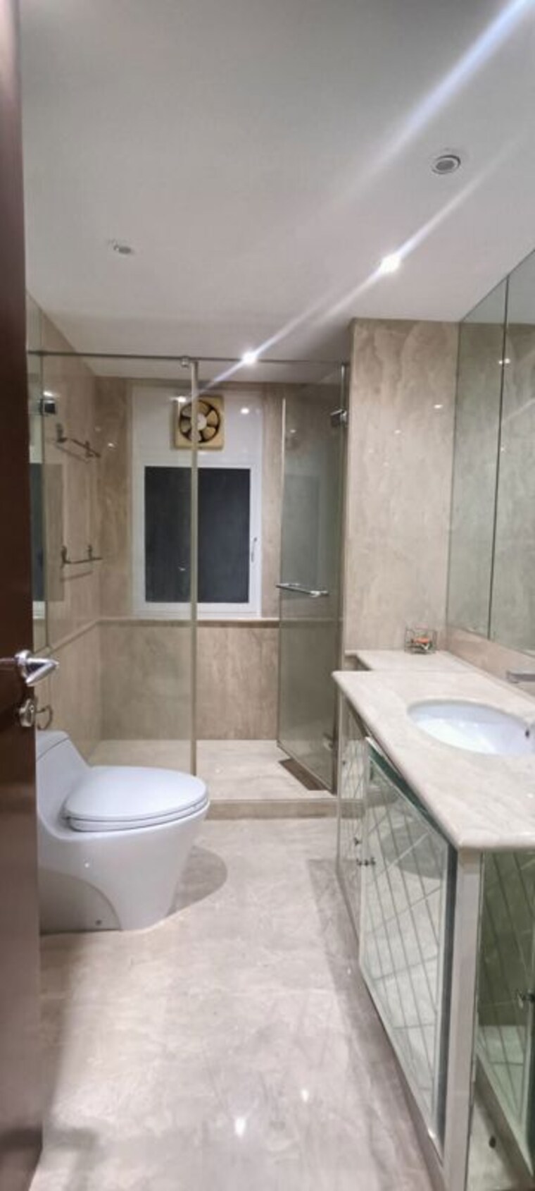 Bathroom, hiranandani-gardens-tivoli 4 Bedroom 4575 Sq.Ft. Apartment In Powai Mumbai 10452423