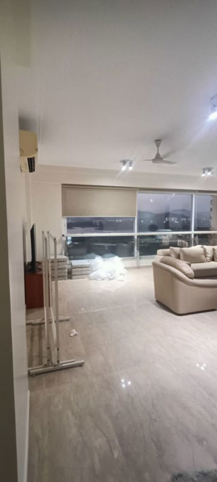 Bathroom, hiranandani-gardens-tivoli 4 Bedroom 4575 Sq.Ft. Apartment In Powai Mumbai 10452423