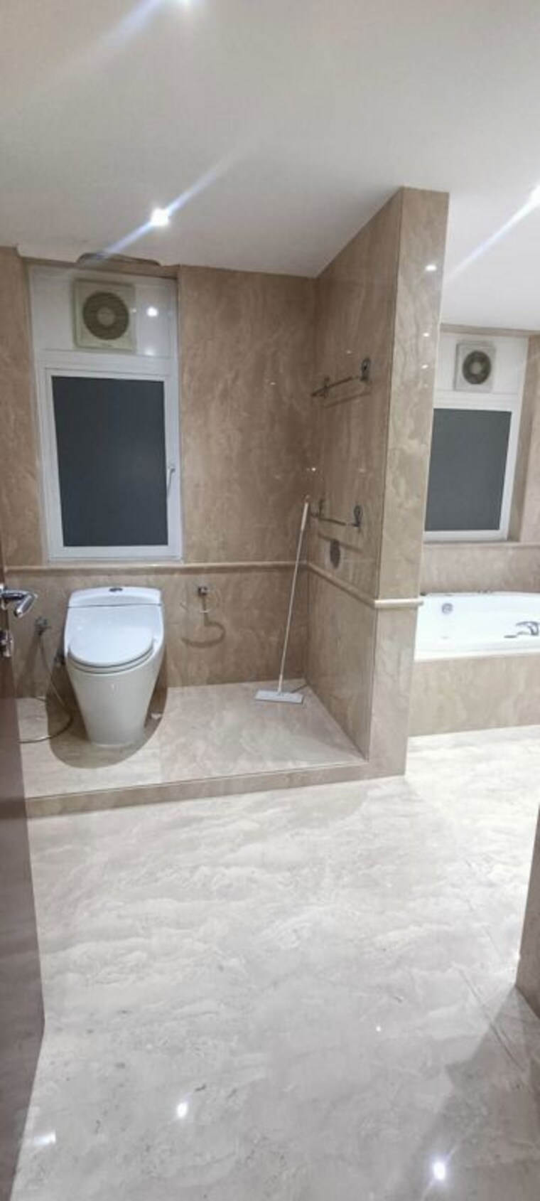 Bathroom, hiranandani-gardens-tivoli 4 Bedroom 4575 Sq.Ft. Apartment In Powai Mumbai 10452423