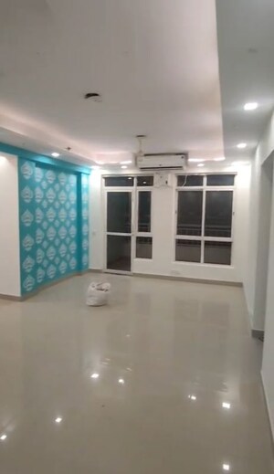 Room in 3 BHK Builder Floor at Jaypee Kensington Park Apartments, Sector 133 – for Rent