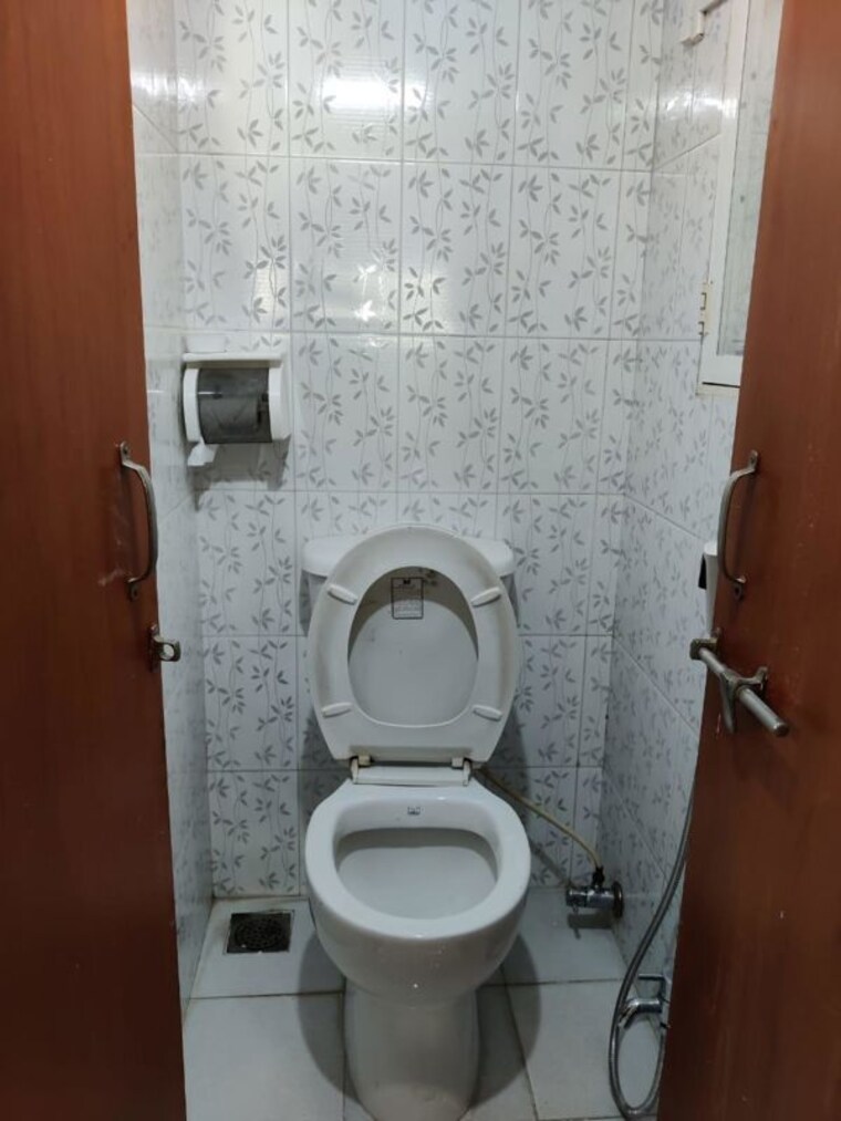 Bathroom, karan-pushpa-aprtment 2 Bedroom 1000 Sq.Ft. Apartment In Warje Pune 10452464