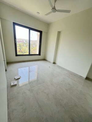 Room in 2 BHK Apartment at Kamgar Putala Vasahat – for Rent