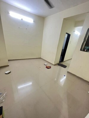 Room in 2 BHK Apartment at Kamgar Putala Vasahat – for Rent