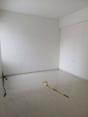Room in 3 BHK Apartment at Meera Skyvue, Raysan – for Rent