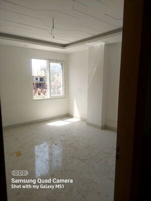 Room in 4 BHK Builder Floor at Sector 107 – for Sale