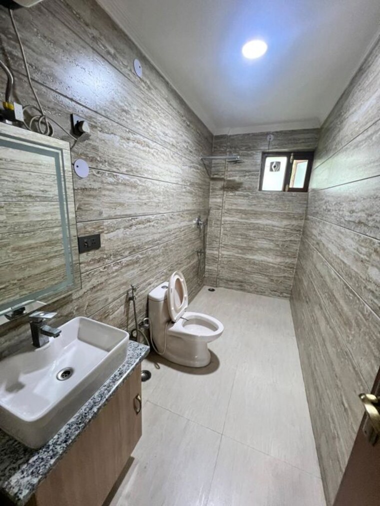 Bathroom, naraina 2 Bedroom 125 Sq.Yd. Builder Floor In Naraina Delhi 10452563