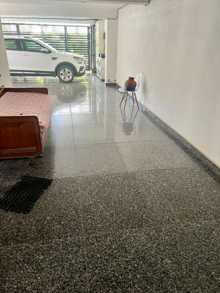  Parking, naraina 2 Bedroom 125 Sq.Yd. Builder Floor In Naraina Delhi 10452563