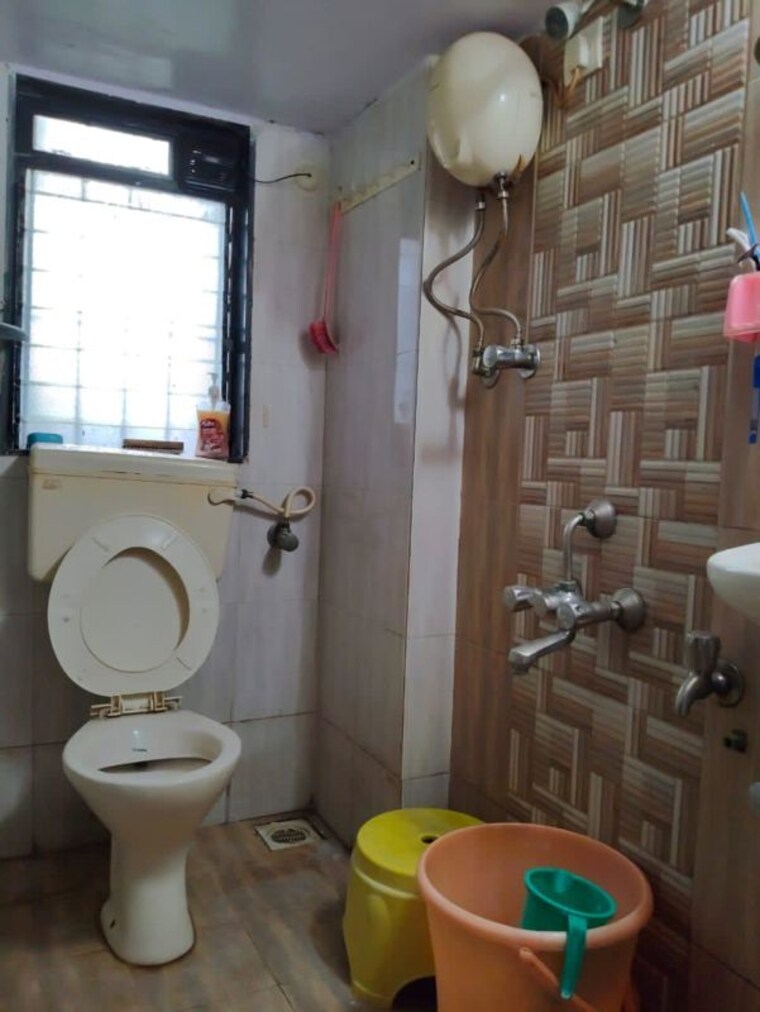 Bathroom, kalpana-chs-tilak-nagar 2.5 Bedroom 850 Sq.Ft. Apartment In Tilak Nagar Mumbai 10452565