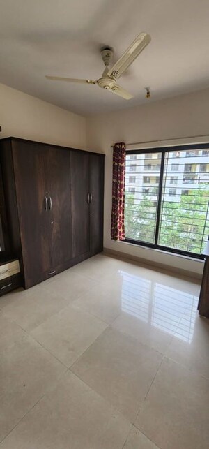 Room in 2 BHK Apartment at Kalpataru Splendour, Wakad – for Rent