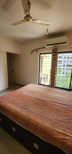 Room in 2 BHK Apartment at Kalpataru Splendour, Wakad – for Rent