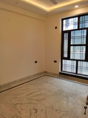 Room in 4 BHK Builder Floor at Green Fields Colony – for Rent