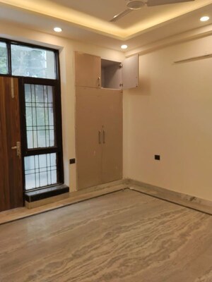 Room in 4 BHK Builder Floor at Green Fields Colony – for Rent