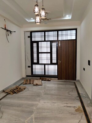 Room in 4 BHK Builder Floor at Green Fields Colony – for Rent
