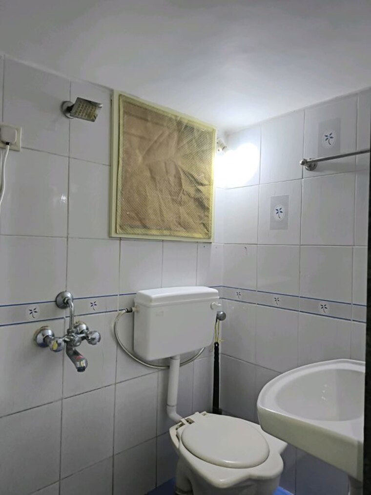 Bathroom, sai-shraddha-chs-chembur 3 Bedroom 800 Sq.Ft. Apartment In Chembur Mumbai 10452641