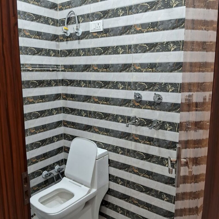 Bathroom, uttam nagar west 2 Bedroom 540 Sq.Ft. Builder Floor In Uttam Nagar West Delhi 10436518