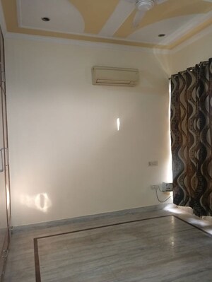 Room in 2 BHK Builder Floor at Sector 10 – for Rent