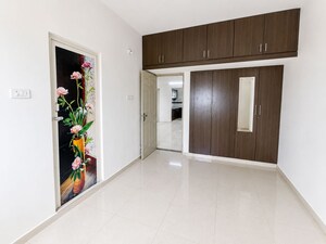 Room in 3 BHK Apartment at Sellur – for Sale